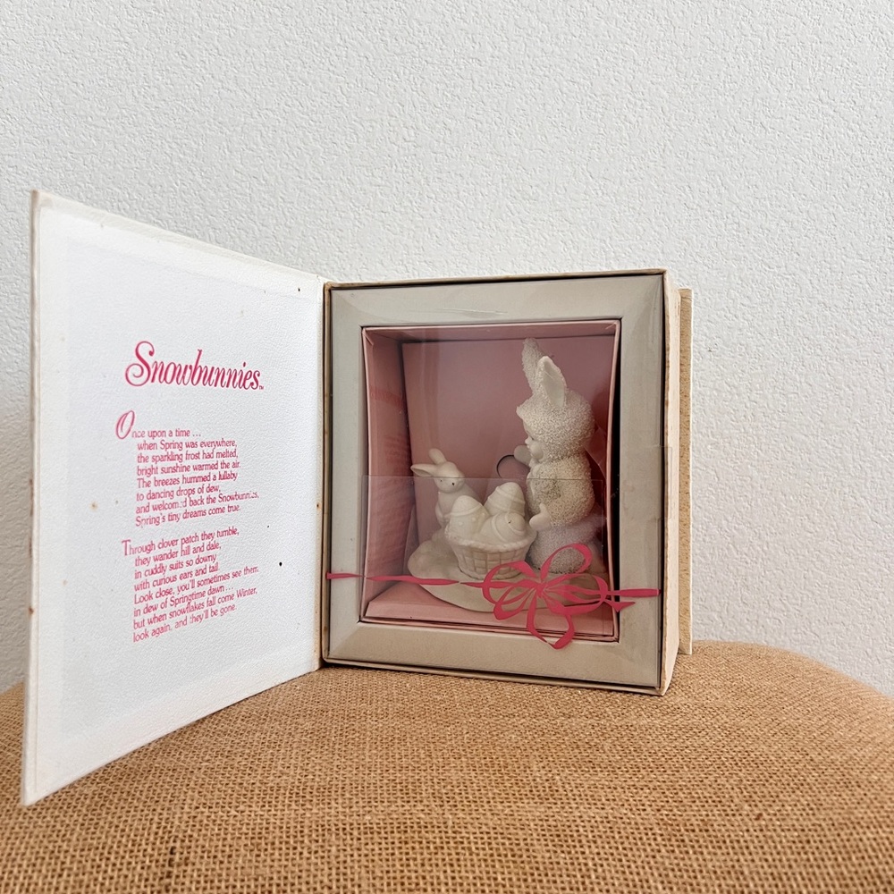 Vintage Department 56 Snowbunnies Help Me Hide the Eggs Figurine 4" x 5"